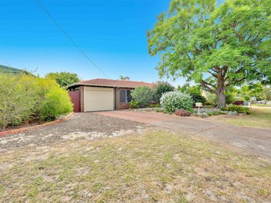 4 Ivanhoe Place, Gosnells WA 6110