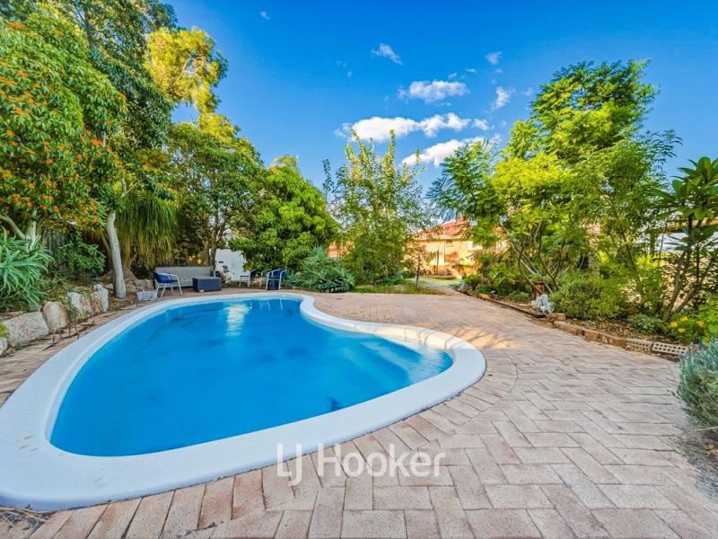 8 Pope Mews, North Lake