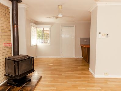 16 Pioneers Road, Merredin WA 6415