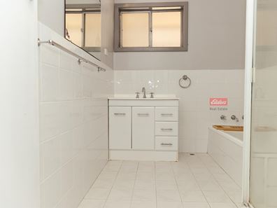 16 Pioneers Road, Merredin WA 6415