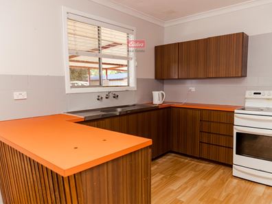 16 Pioneers Road, Merredin WA 6415