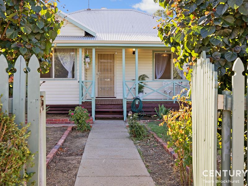 16 Knight Street, Northam