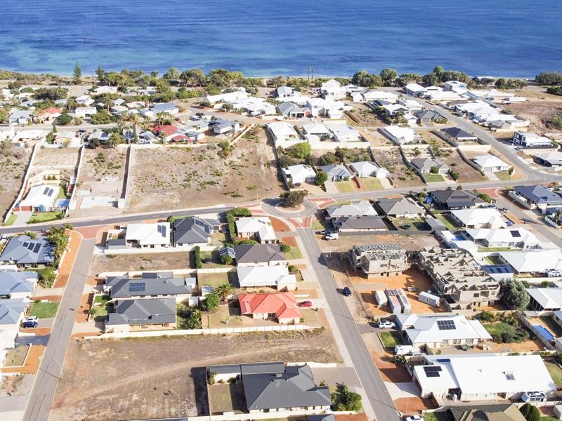 10 Reef Boulevard, Drummond Cove WA 6532