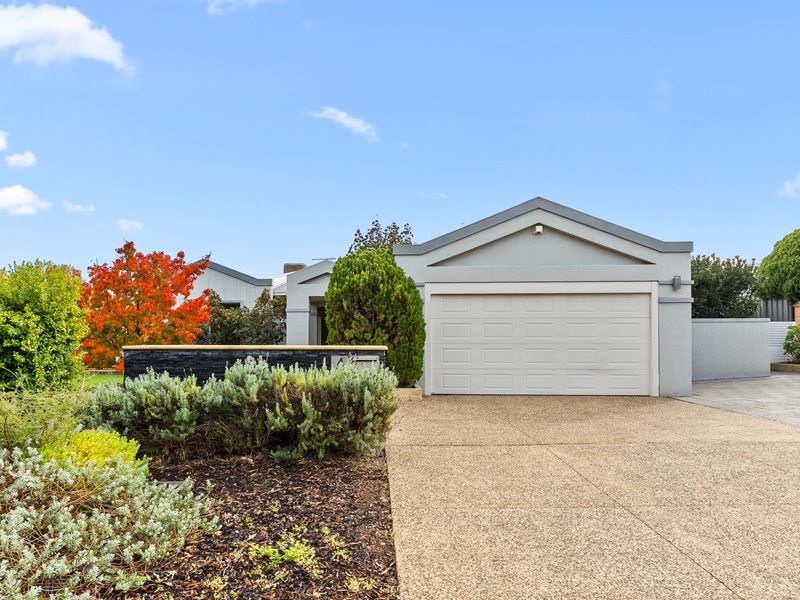 4 Fernie Gardens, Winthrop