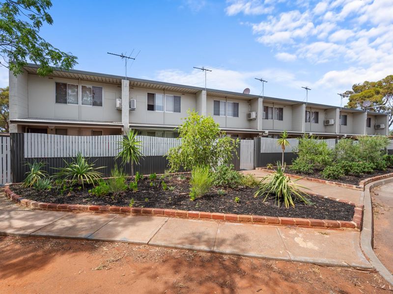 9/8 Myoporum Street, Kambalda West