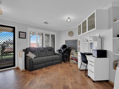 15 Glasgow Way, Seville Grove WA 6112