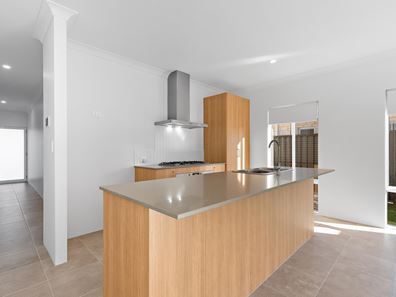 14 Ballyronan Road, Maddington WA 6109