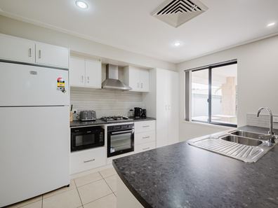 29 Windward Way, Drummond Cove WA 6532