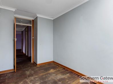 27 Sulphur Road, Orelia WA 6167