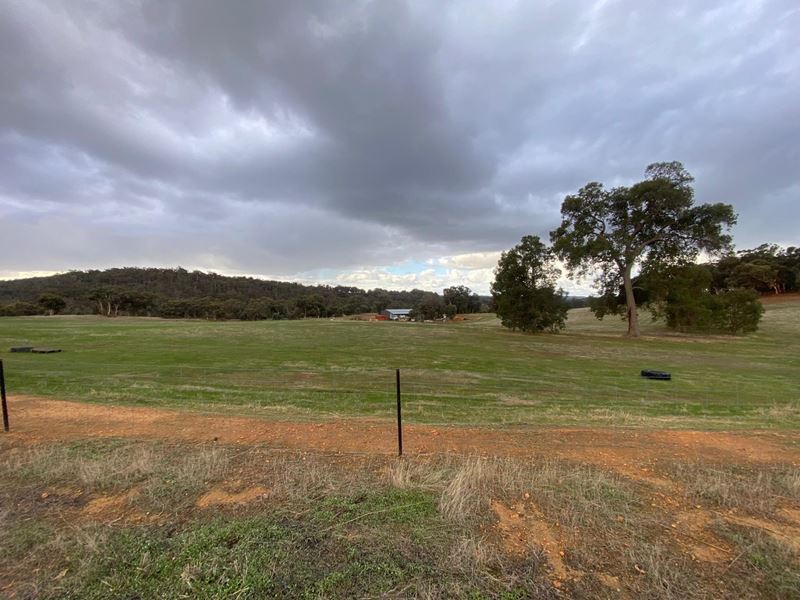 260 O'connell Road, Wandering WA 6308