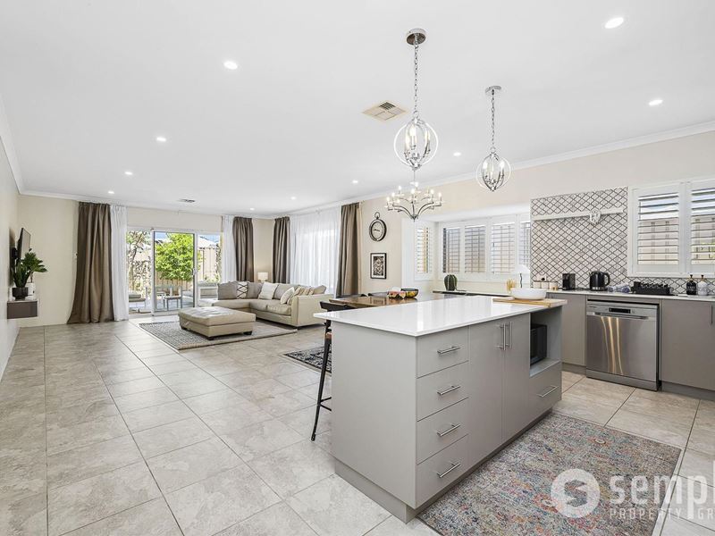 25 Plumosa Avenue, Beeliar