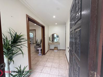 52 Petersborough Crescent, Morley WA 6062