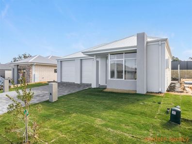 6A MAGNOLIA WAY, Lakelands WA 6180