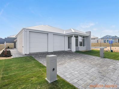 6A MAGNOLIA WAY, Lakelands WA 6180