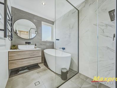 12 Derwent Place, Lynwood WA 6147