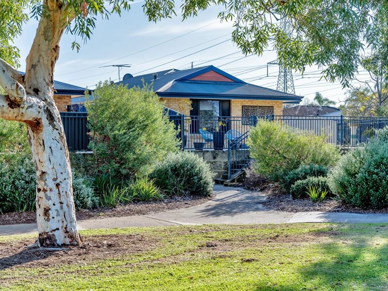 16 Arno Lane, Success WA 6164