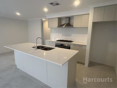 22 Wellington Avenue, Lakelands WA 6180