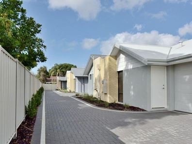 2/4 Balfour Road, Swan View WA 6056