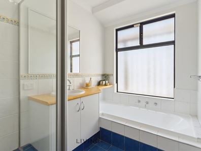Room/6  113 Fruit Tree Crescent, Forrestfield WA 6058