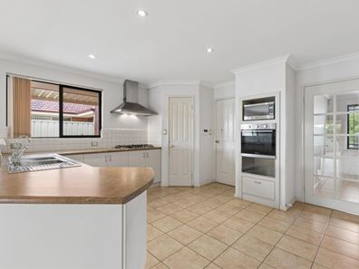 18 Mainsail Terrace, Yangebup WA 6164
