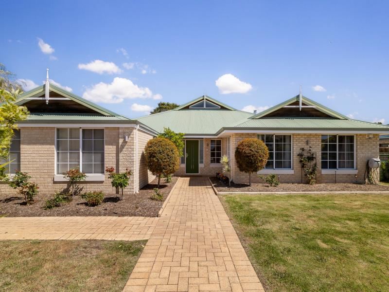 2 Moondar Parade, Dalyellup WA 6230