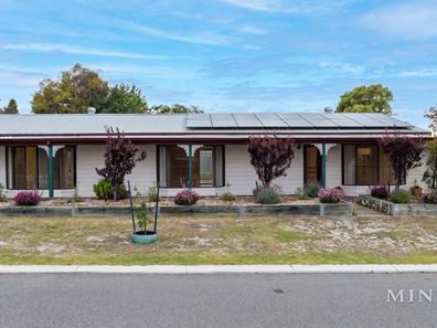 1 Harvey Close, Gosnells WA 6110