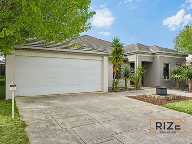 8 Woolly Road, Banksia Grove WA 6031
