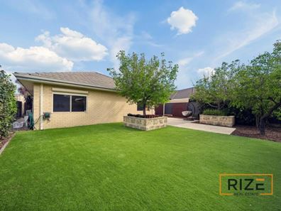 8 Woolly Road, Banksia Grove WA 6031