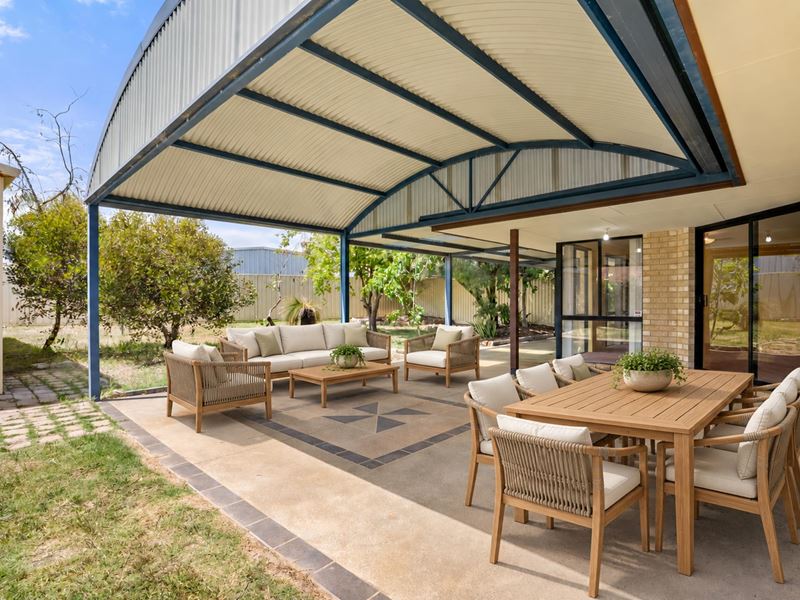 35 Montebourg Meander, Port Kennedy WA 6172