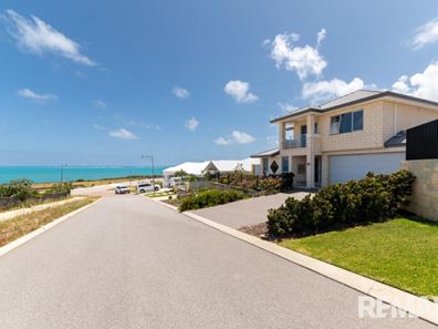 10 Crowsnest Way, Jindalee WA 6036