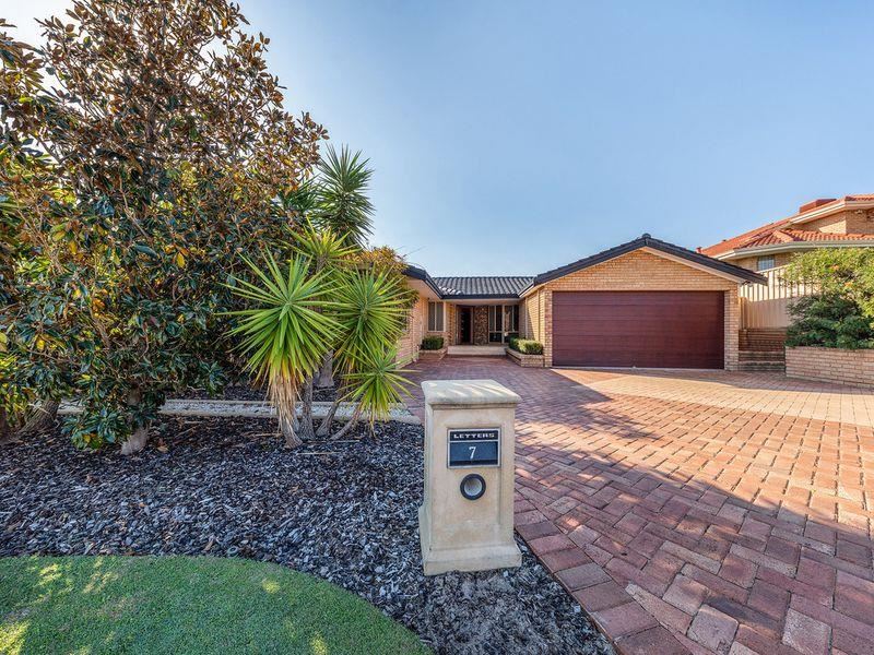 7 Demasson Rise, Leeming WA 6149