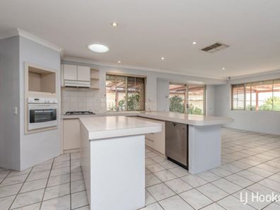 7 Schaffers Place, Thornlie WA 6108