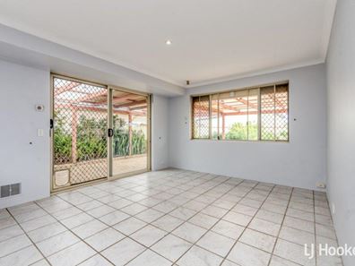 7 Schaffers Place, Thornlie WA 6108