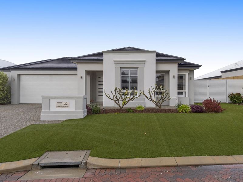 32 Barrenjoey Parkway, Secret Harbour