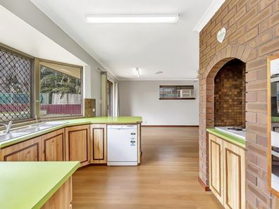 86 Leighton Road, Halls Head WA 6210