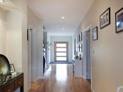 4 Arrowgrass Road, Canning Vale WA 6155