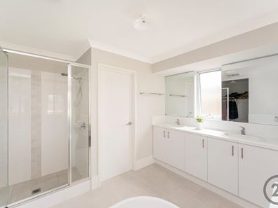 316 Peelwood Parade, Halls Head WA 6210