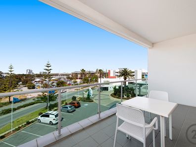 204/16 Dolphin Drive, Mandurah WA 6210