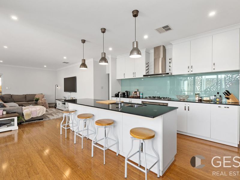 17 RAGLEY WAY, The Vines