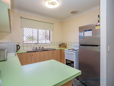 8 Tall Karri Close, Camillo WA 6111