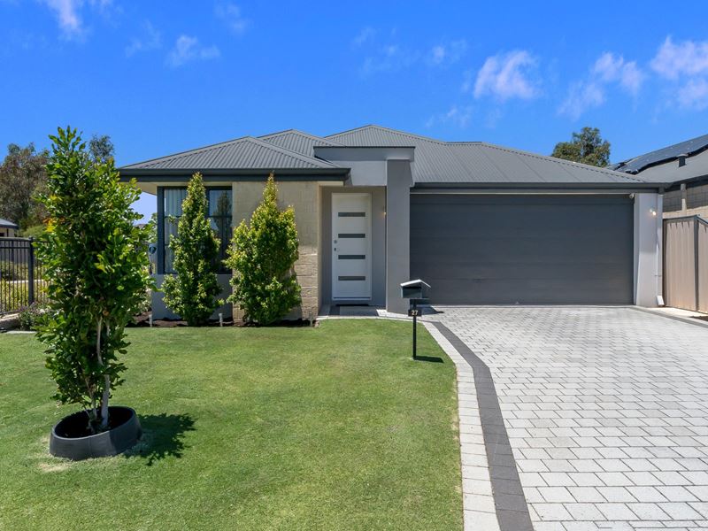 27 St Tropez Gardens, Piara Waters WA 6112