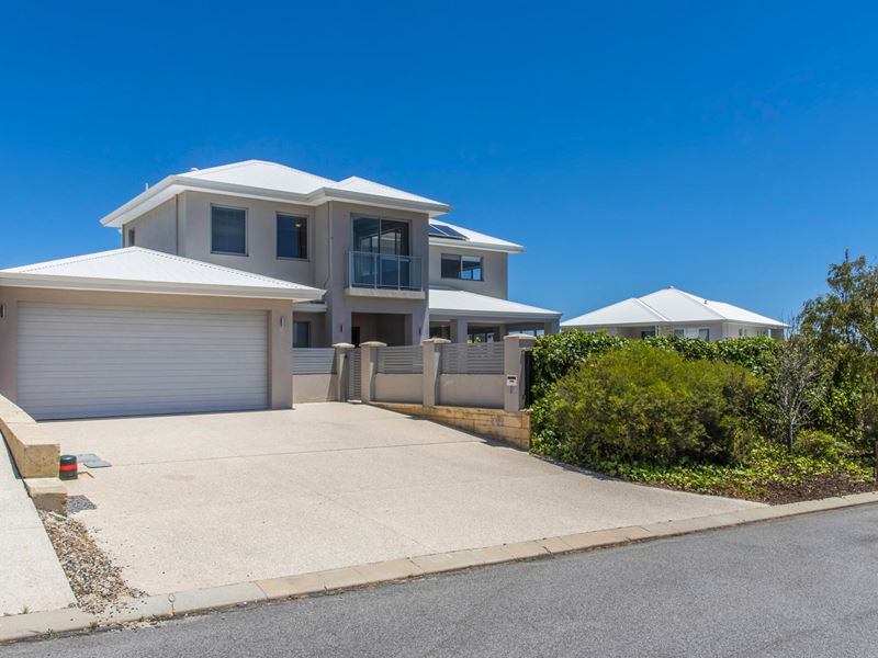 2 Caloundra Street, Secret Harbour WA 6173