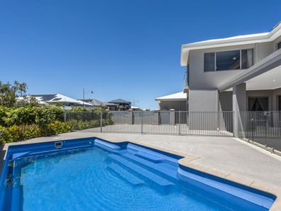 2 Caloundra Street, Secret Harbour WA 6173