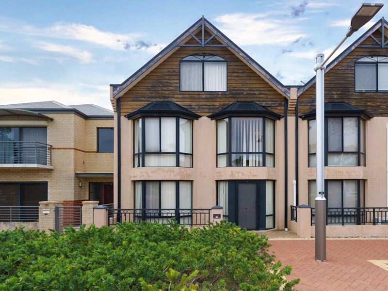 134 Lakeside Drive, Joondalup