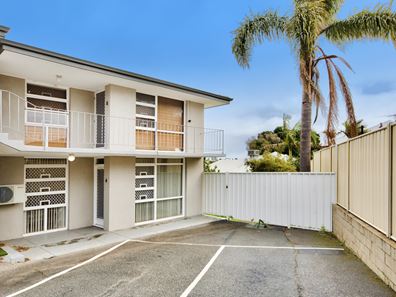 4/15 Morris Road, Innaloo WA 6018