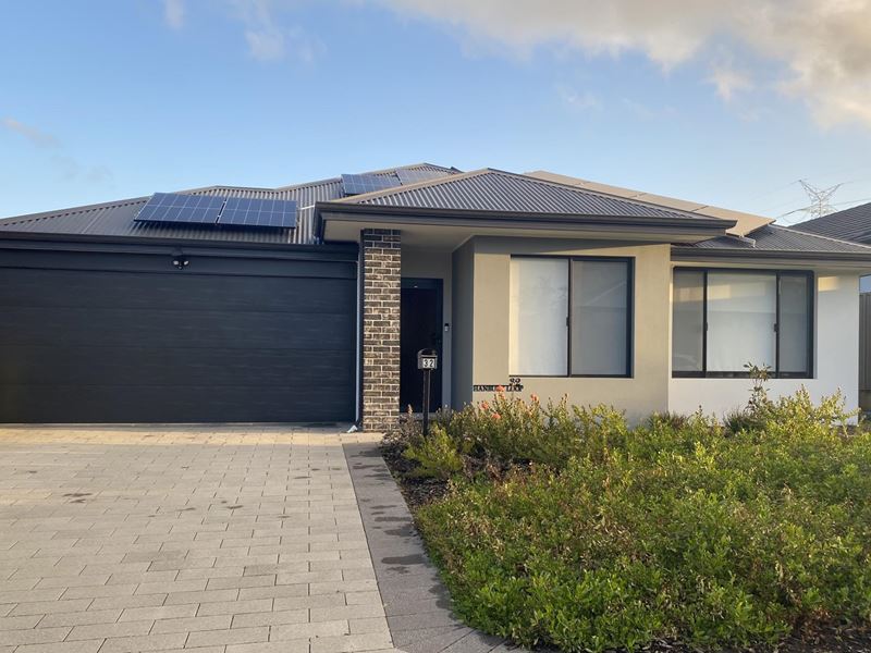 32 Hanbury Loop, Success