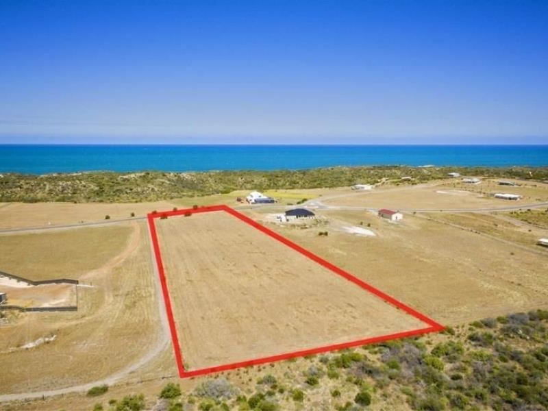 24 African Reef Boulevard, Greenough WA 6532