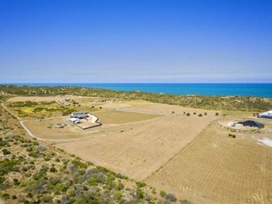 24 African Reef Boulevard, Greenough WA 6532