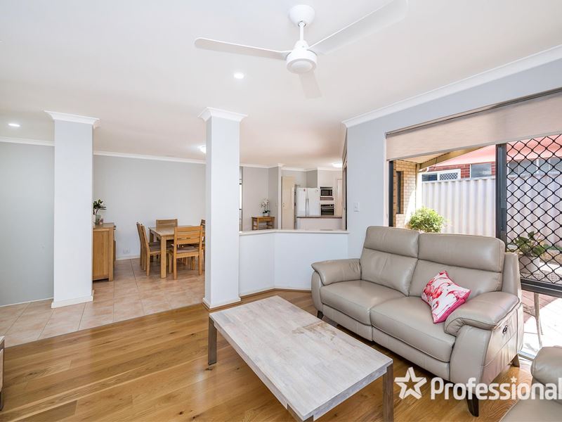 2/21 Blackwattle Parade, Padbury