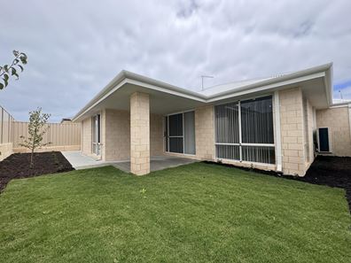 5 Volunteer St, Two Rocks WA 6037